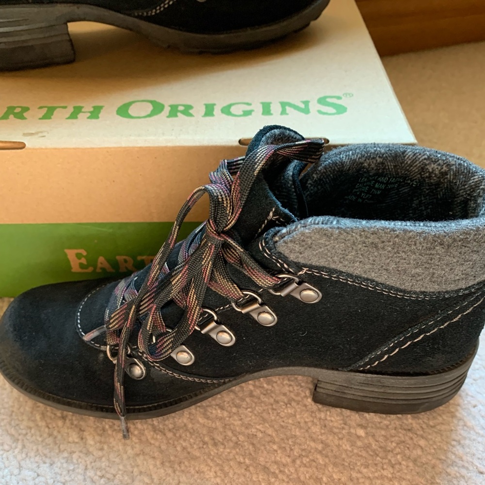 Earth origins Black suede ankle boots size 7.5
